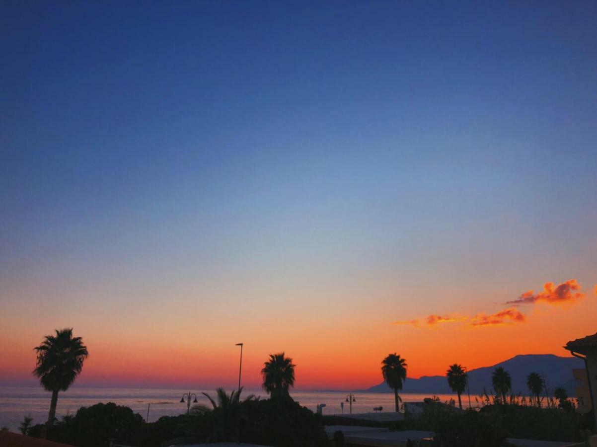 Le Case Del Sole เวนติมิญา ภายนอก รูปภาพ